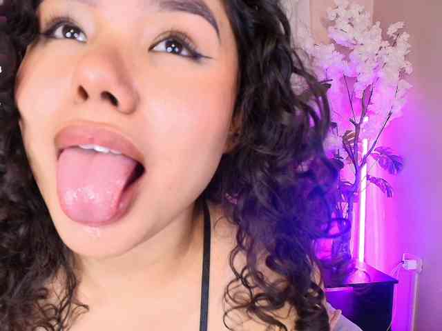 Annie-Pleasure webcam