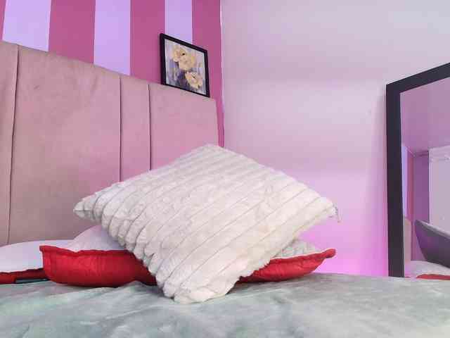 Annie-Pleasure webcam