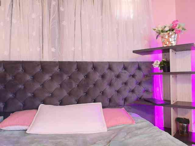 Annie-Pleasure webcam