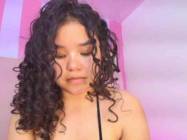 Annie-Pleasure webcam