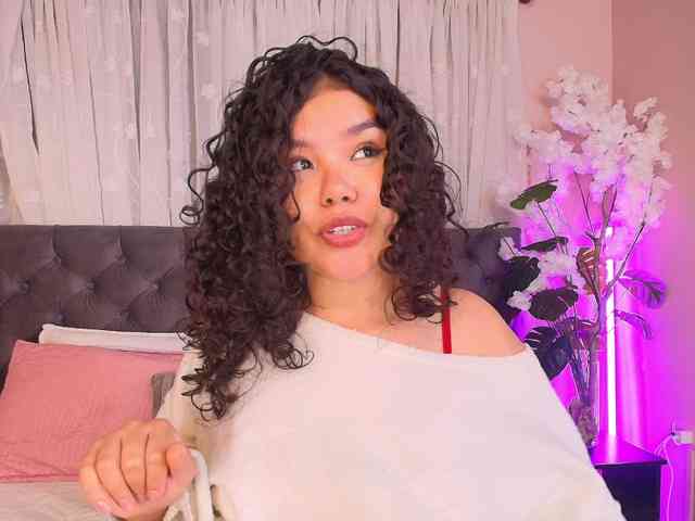 Annie-Pleasure webcam