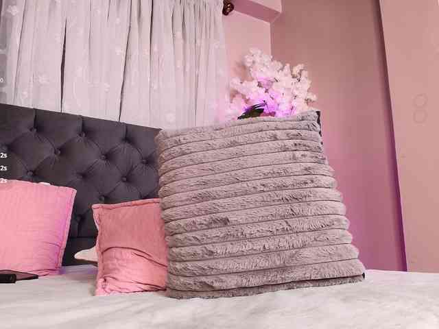 Annie-Pleasure webcam