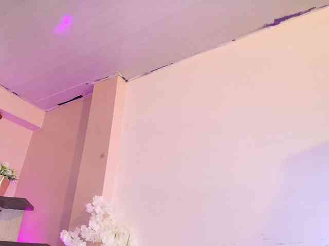 Annie-Pleasure webcam