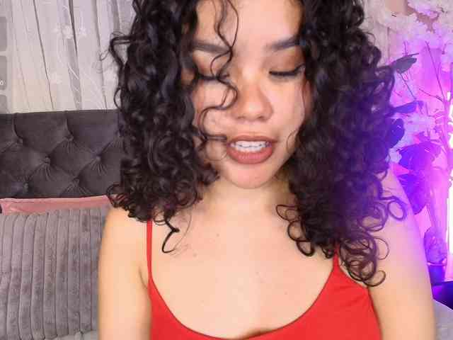 Annie-Pleasure webcam