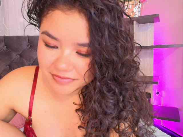 Annie-Pleasure webcam