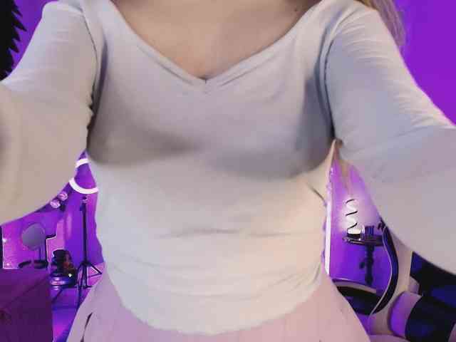 NaugthyBunny webcam