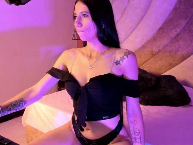 Corinna-saenz's BongaCams show and profile