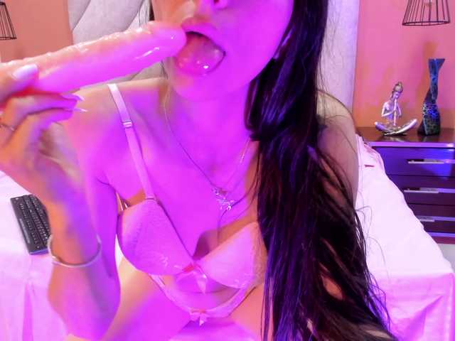 Corinna-saenz's BongaCams show and profile