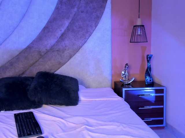 Corinna-saenz's BongaCams show and profile