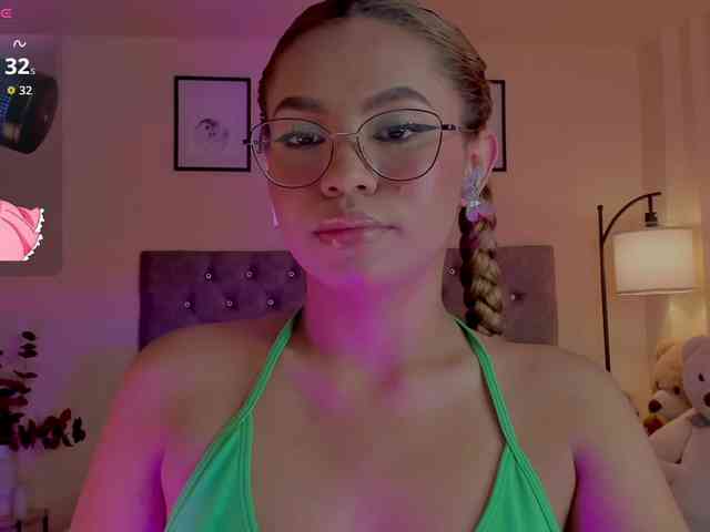 Ximena-sotto webcam