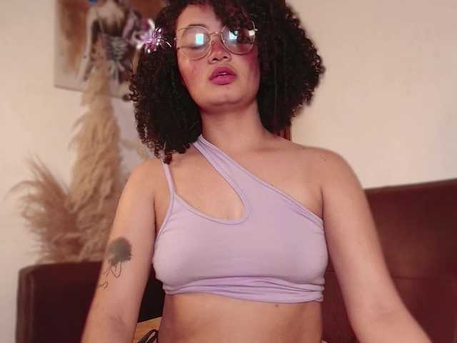 Scarlet-veil's BongaCams show and profile