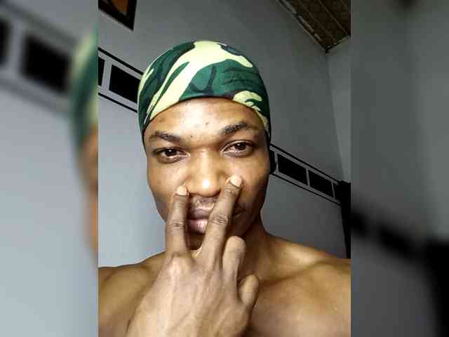 Prettyjenny221 webcam