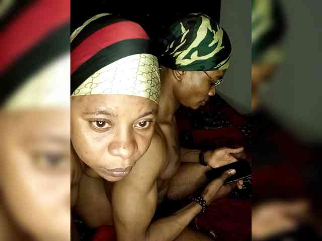 Prettyjenny221 webcam