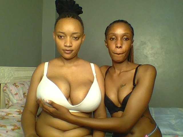 Freakyqueens live cam