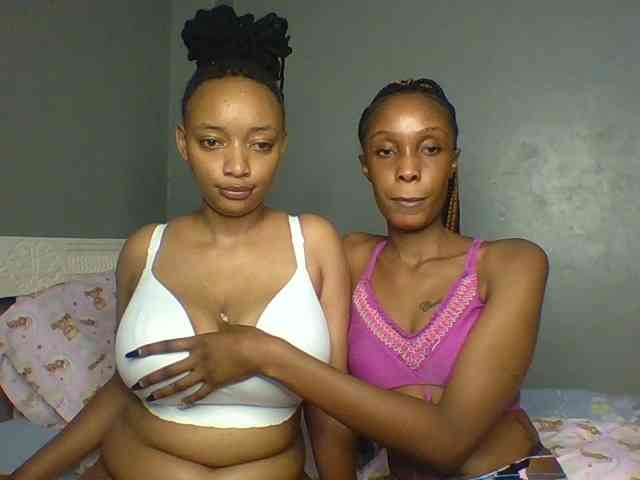 Freakyqueens Live Webcam on BongaCams