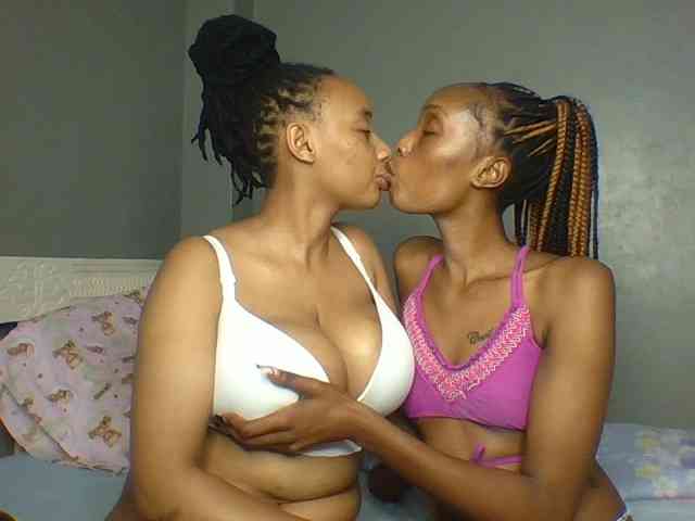 Freakyqueens Live Webcam on BongaCams