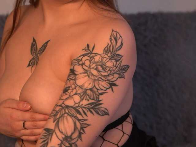 Tentone's BongaCams show and profile