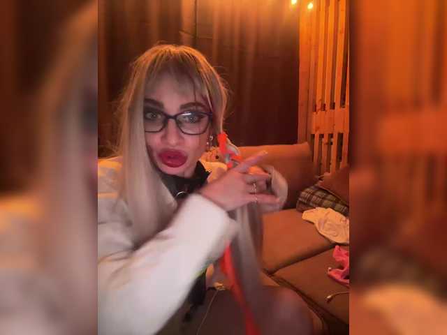 lovebrain's BongaCams show and profile