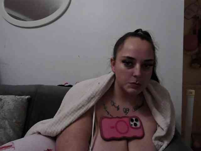 englishpawgxo1 webcam