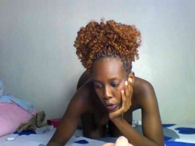 curvypetite001 webcam