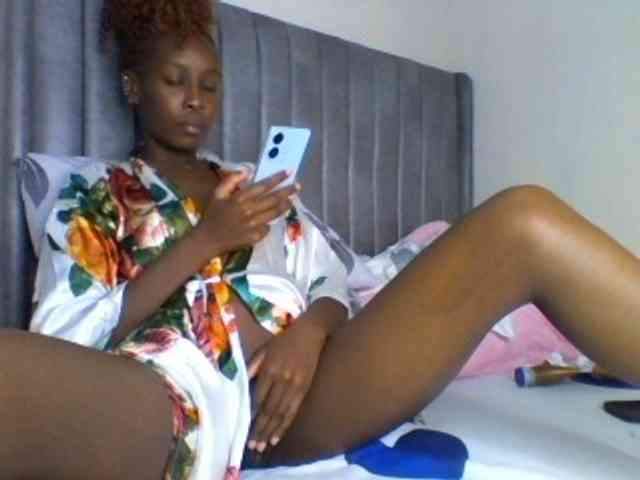 curvypetite001 webcam