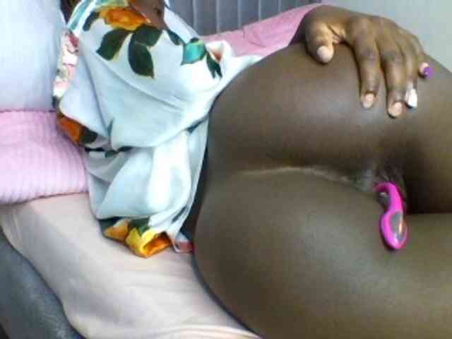 curvypetite001 webcam