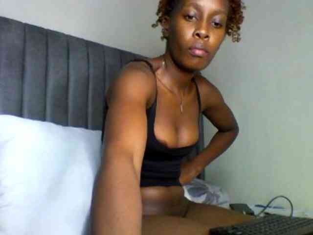 curvypetite001 webcam