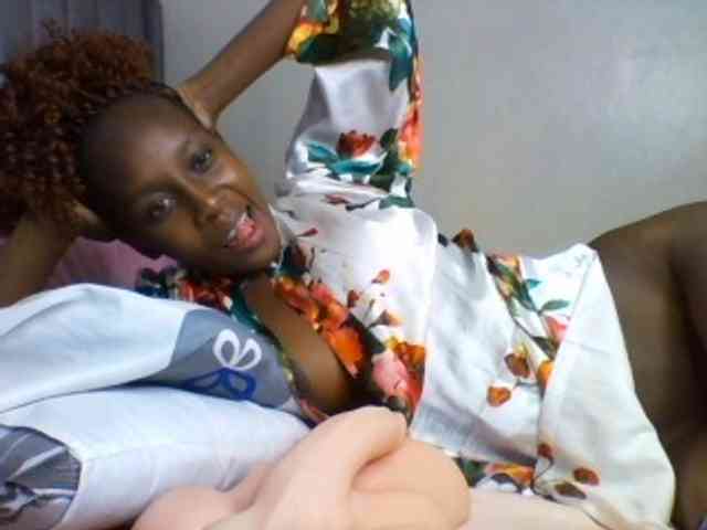 curvypetite001 webcam