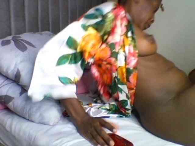 curvypetite001 webcam