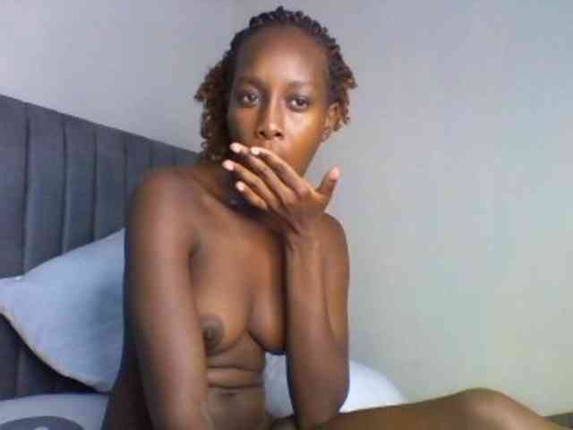 curvypetite001 webcam