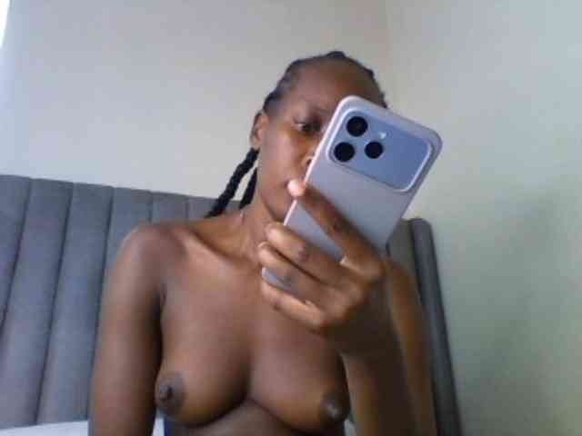 curvypetite001 webcam