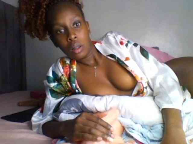 curvypetite001 webcam