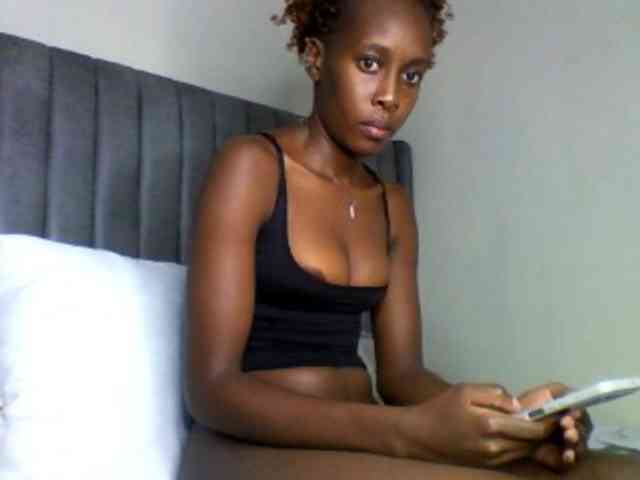 curvypetite001 webcam