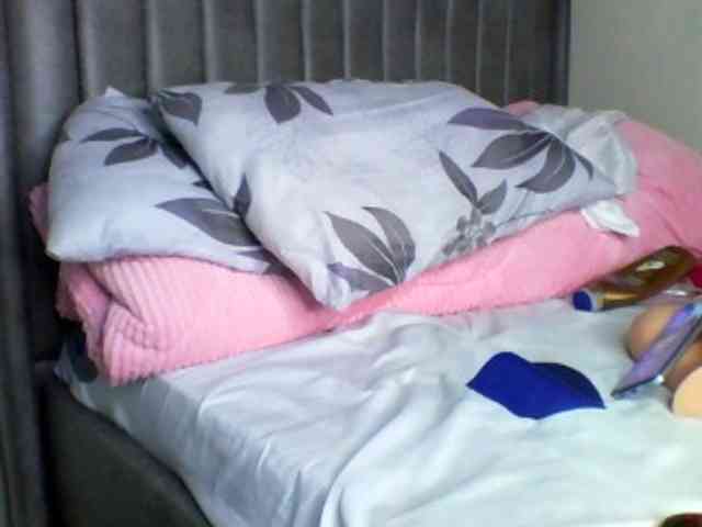 curvypetite001 webcam