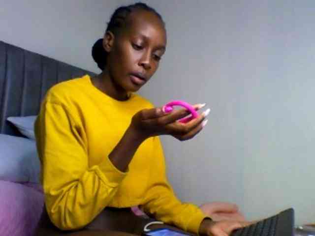 curvypetite001 webcam