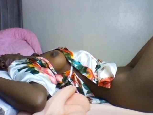 curvypetite001 webcam