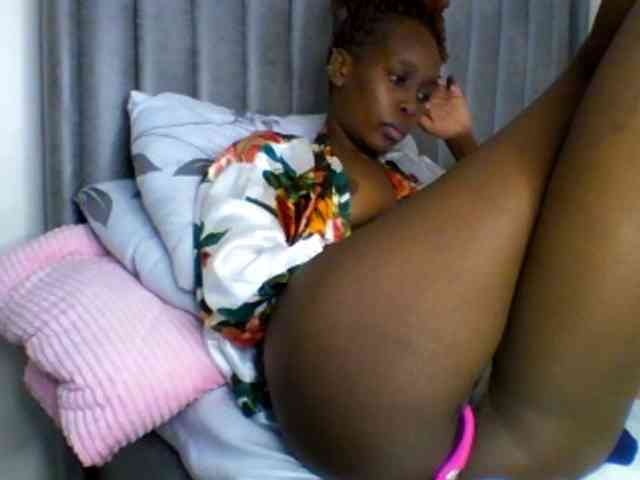 curvypetite001 webcam