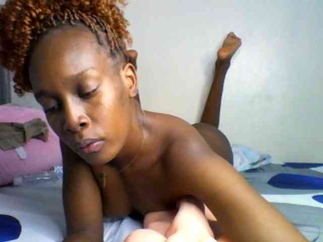 curvypetite001 webcam