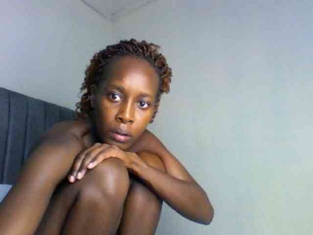 curvypetite001 webcam