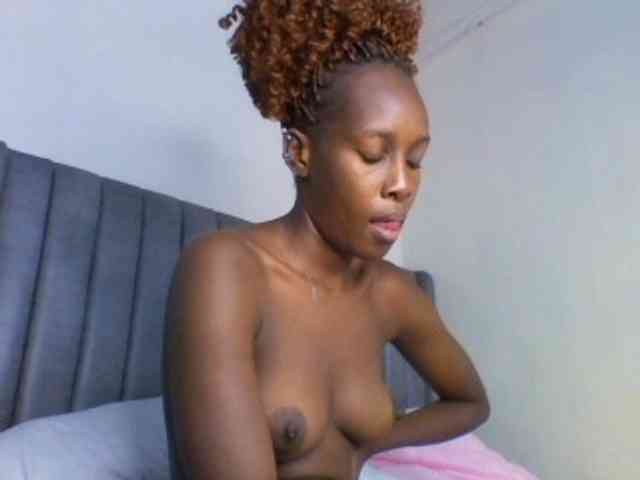 curvypetite001 webcam