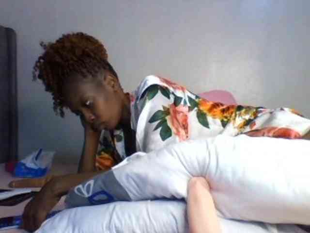 curvypetite001 webcam