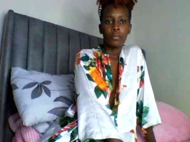 curvypetite001 webcam