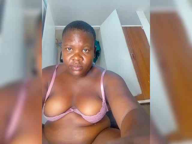 CurvyCrush webcam