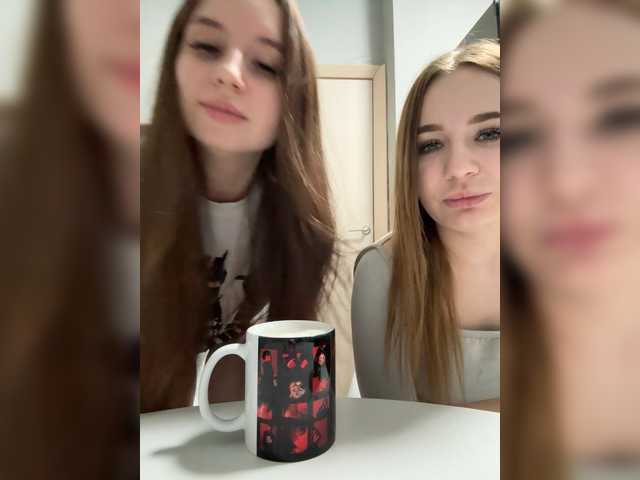 Kira-Sofia live room