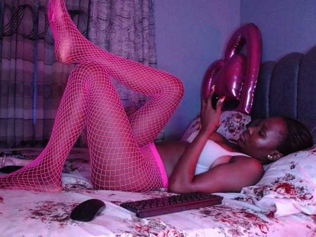 Lunaheat webcam bongacams model stream image