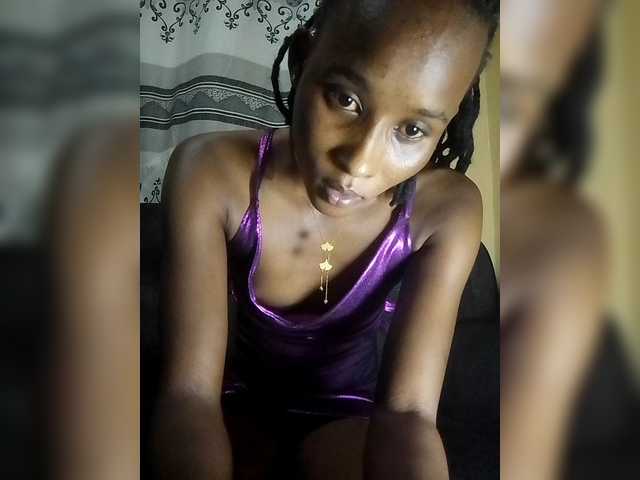 Littleslutdiva's BongaCams show and profile