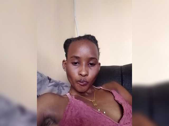 Littleslutdiva's BongaCams show and profile