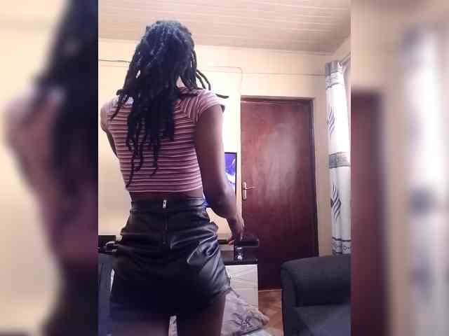 Littleslutdiva webcam