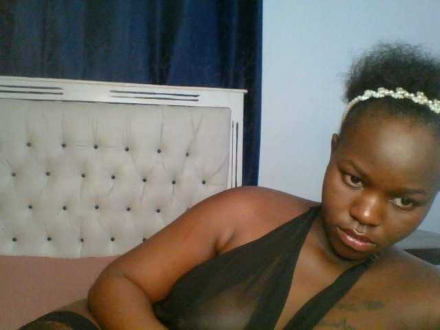 Naughtyrouse webcam bongacams model stream image