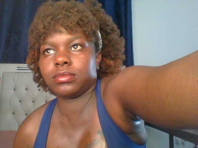 Naughtyrouse webcam bongacams model stream image